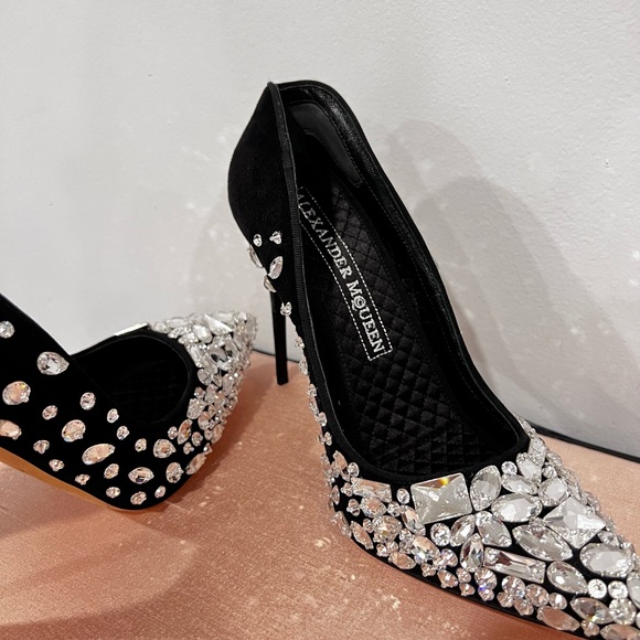 Alexander McQueens Black Suede Crystal Embroidered Pumps Size 37.5 - Picture 10 of 10